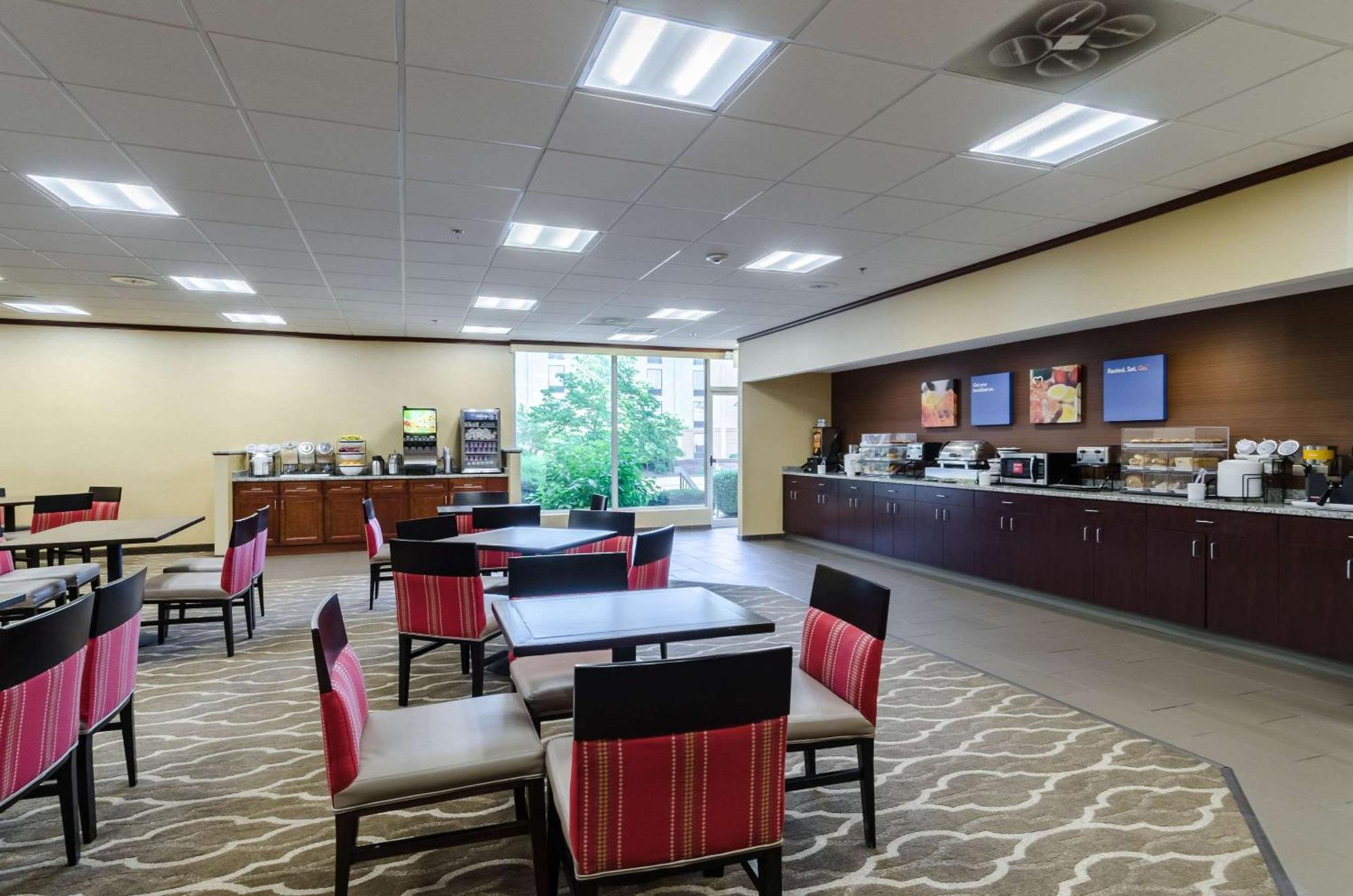 Comfort Inn Randolph-Boston Экстерьер фото