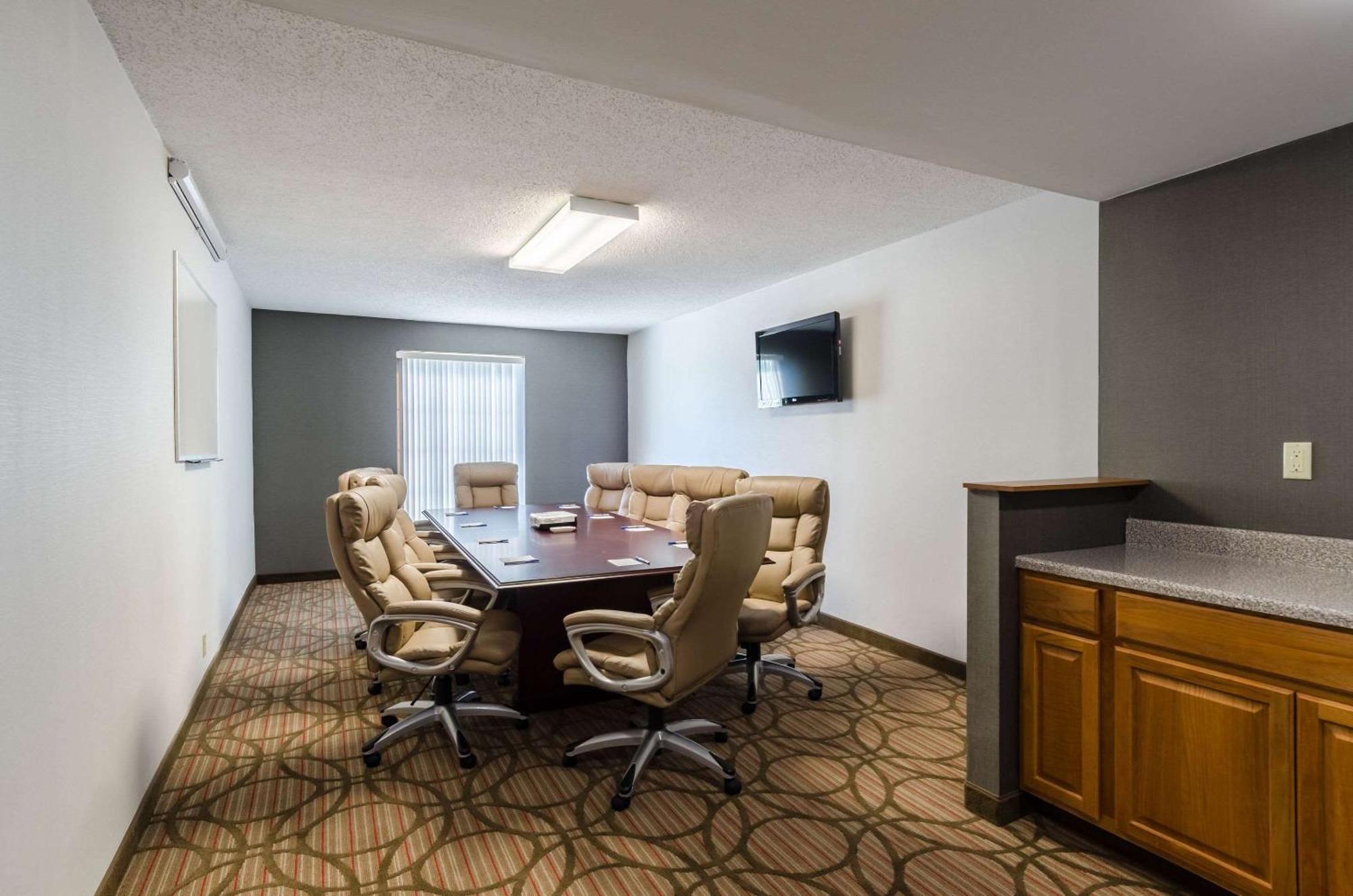 Comfort Inn Randolph-Boston Экстерьер фото