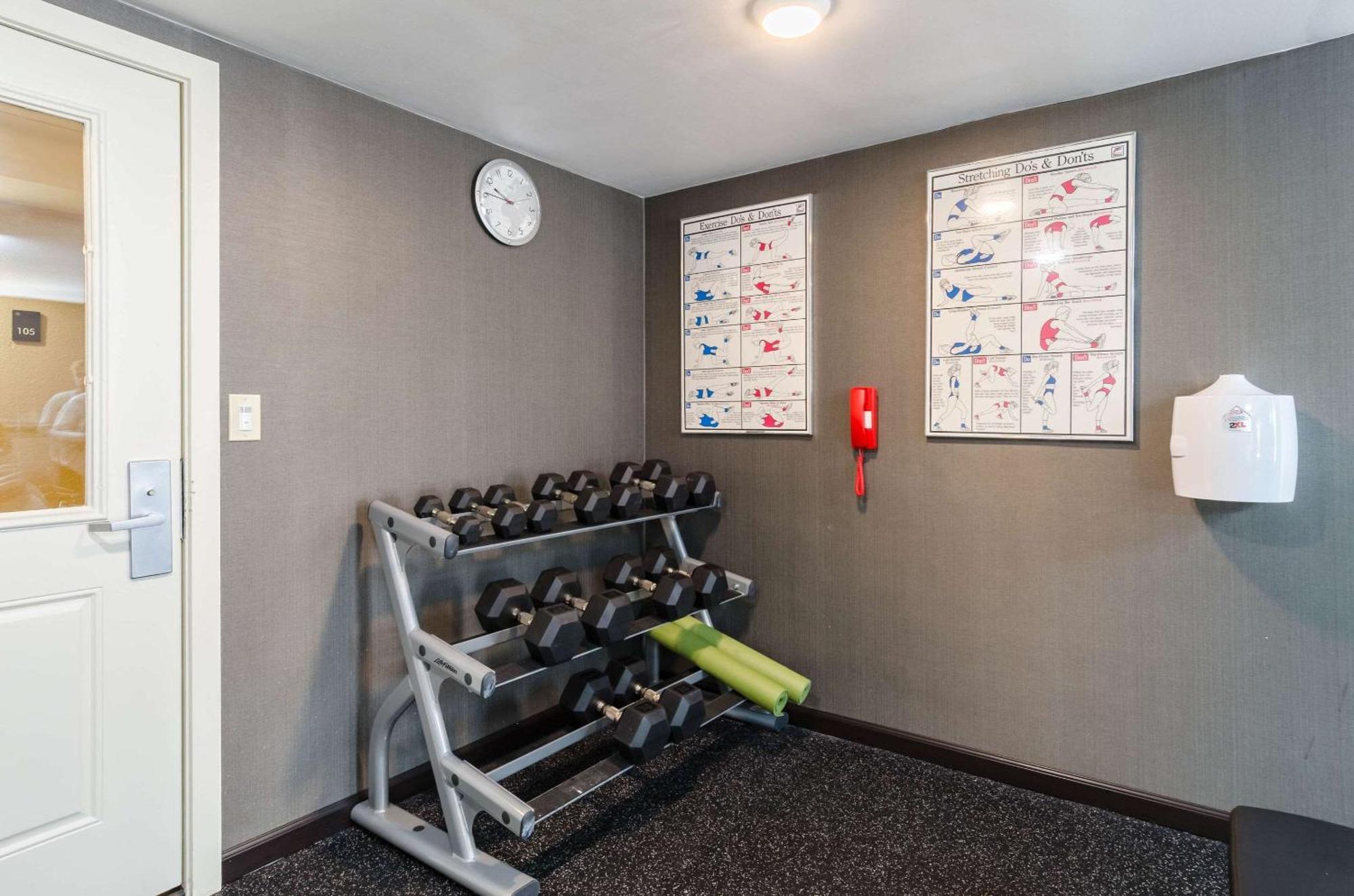 Comfort Inn Randolph-Boston Экстерьер фото