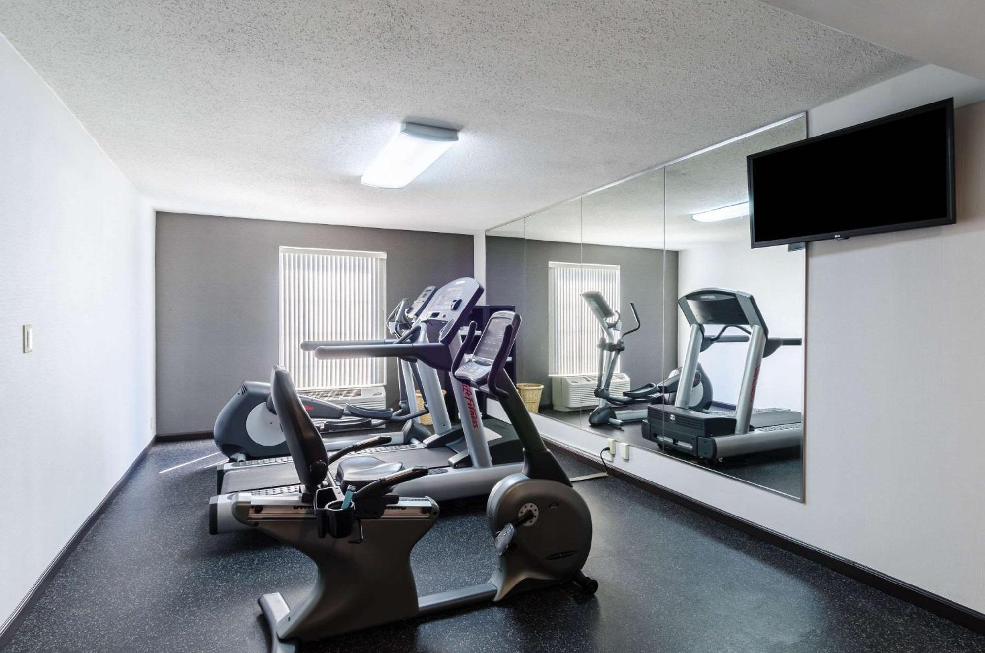Comfort Inn Randolph-Boston Экстерьер фото