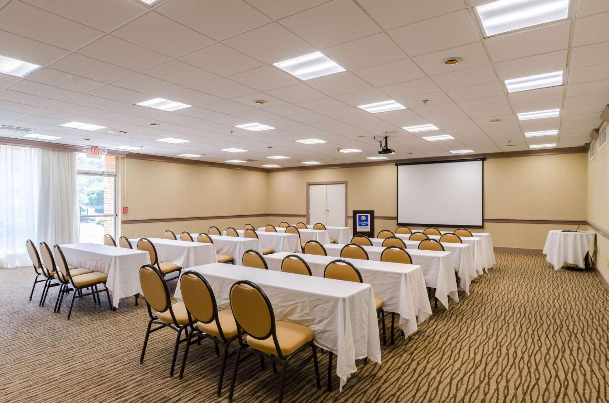 Comfort Inn Randolph-Boston Экстерьер фото