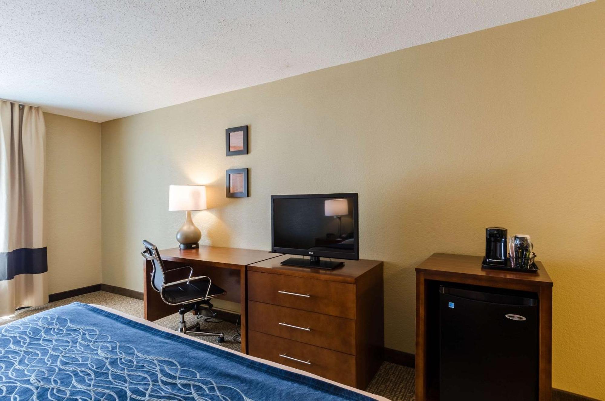 Comfort Inn Randolph-Boston Экстерьер фото