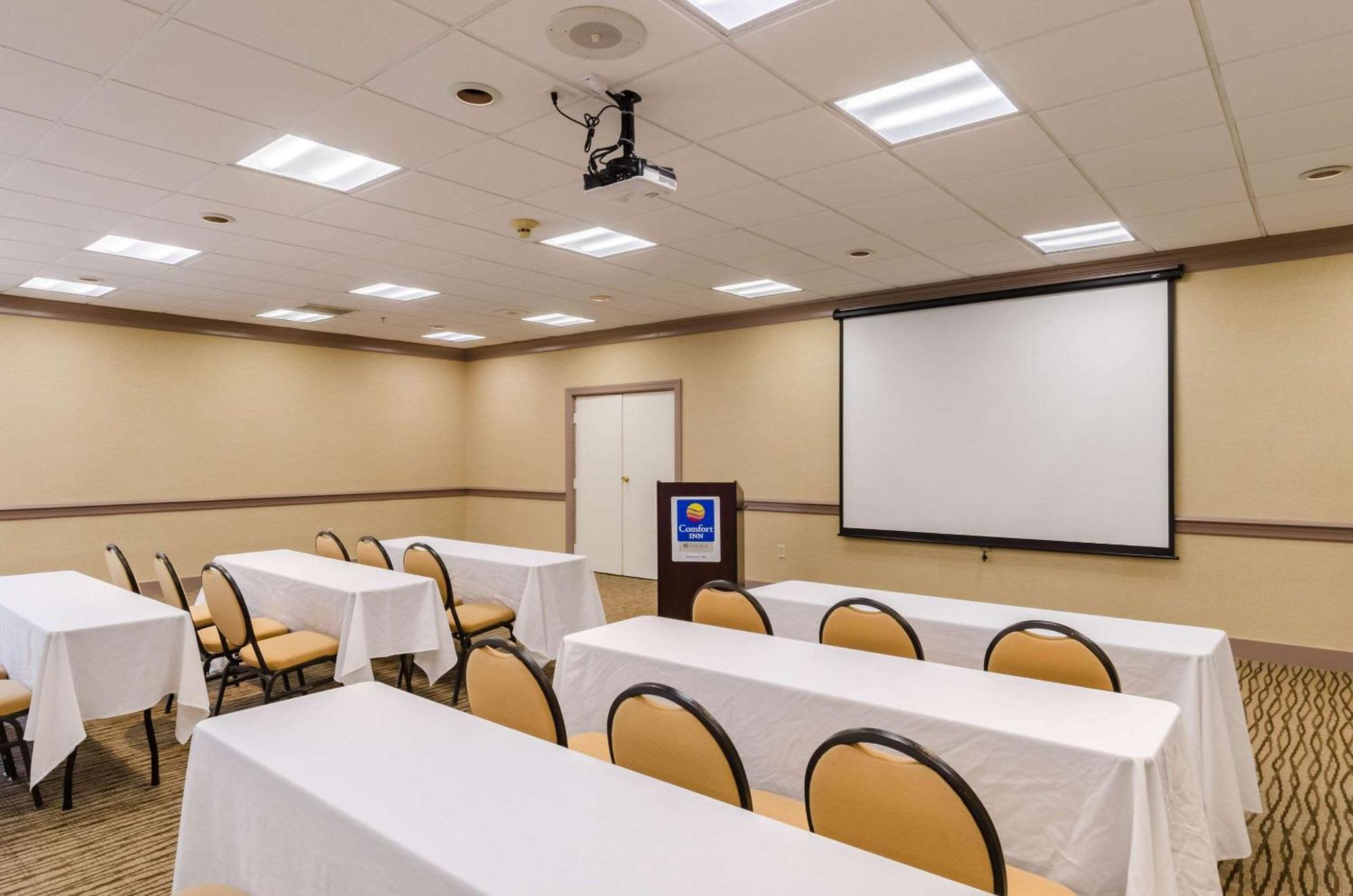 Comfort Inn Randolph-Boston Экстерьер фото