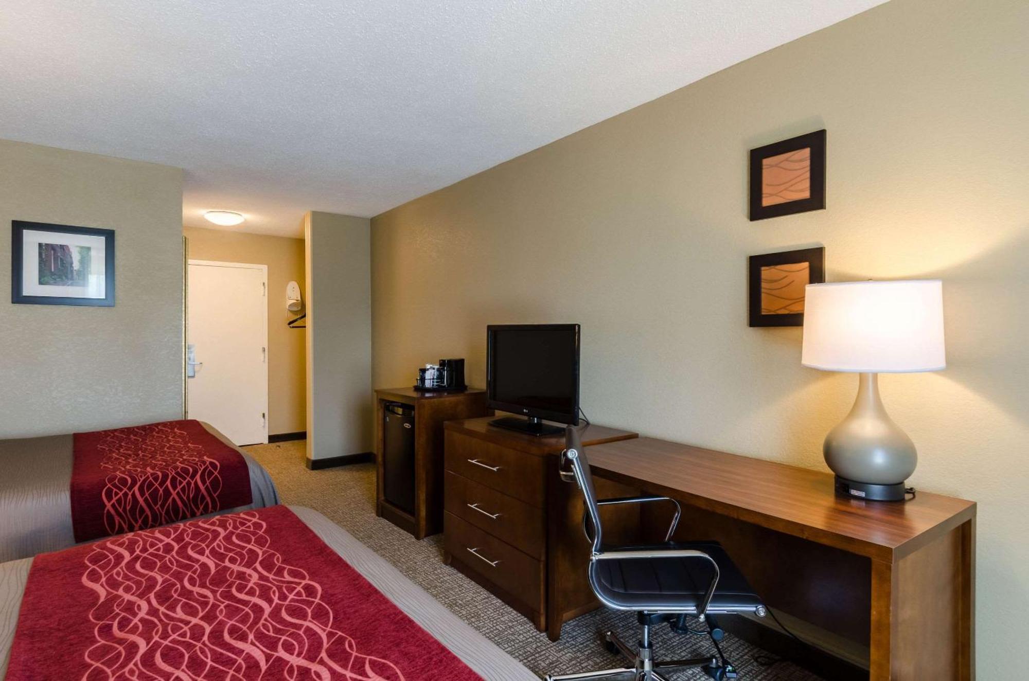Comfort Inn Randolph-Boston Экстерьер фото