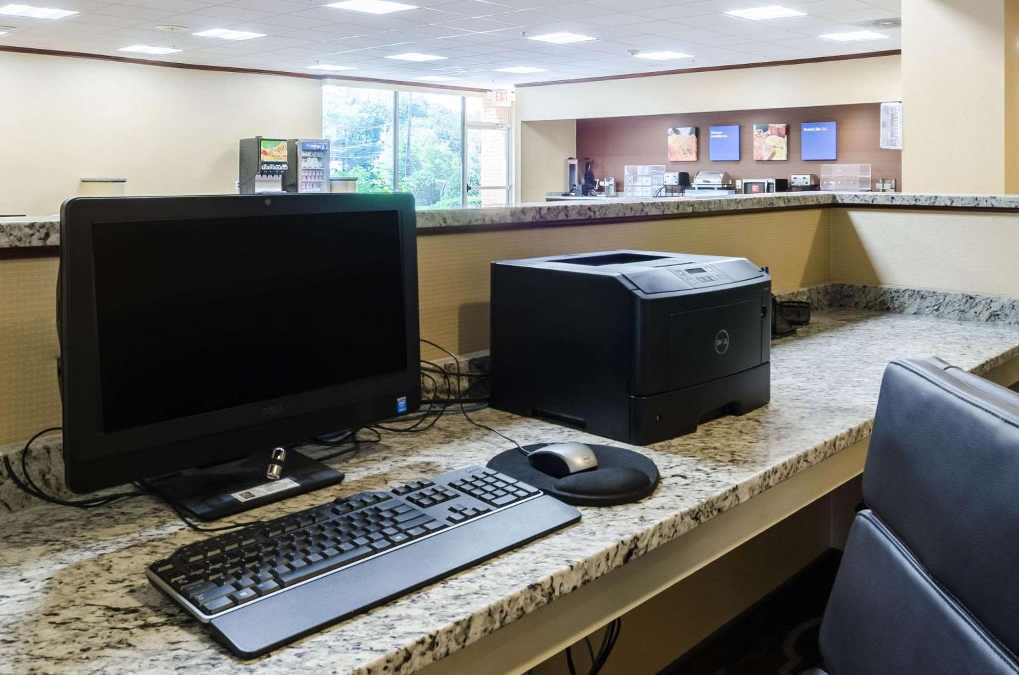 Comfort Inn Randolph-Boston Экстерьер фото