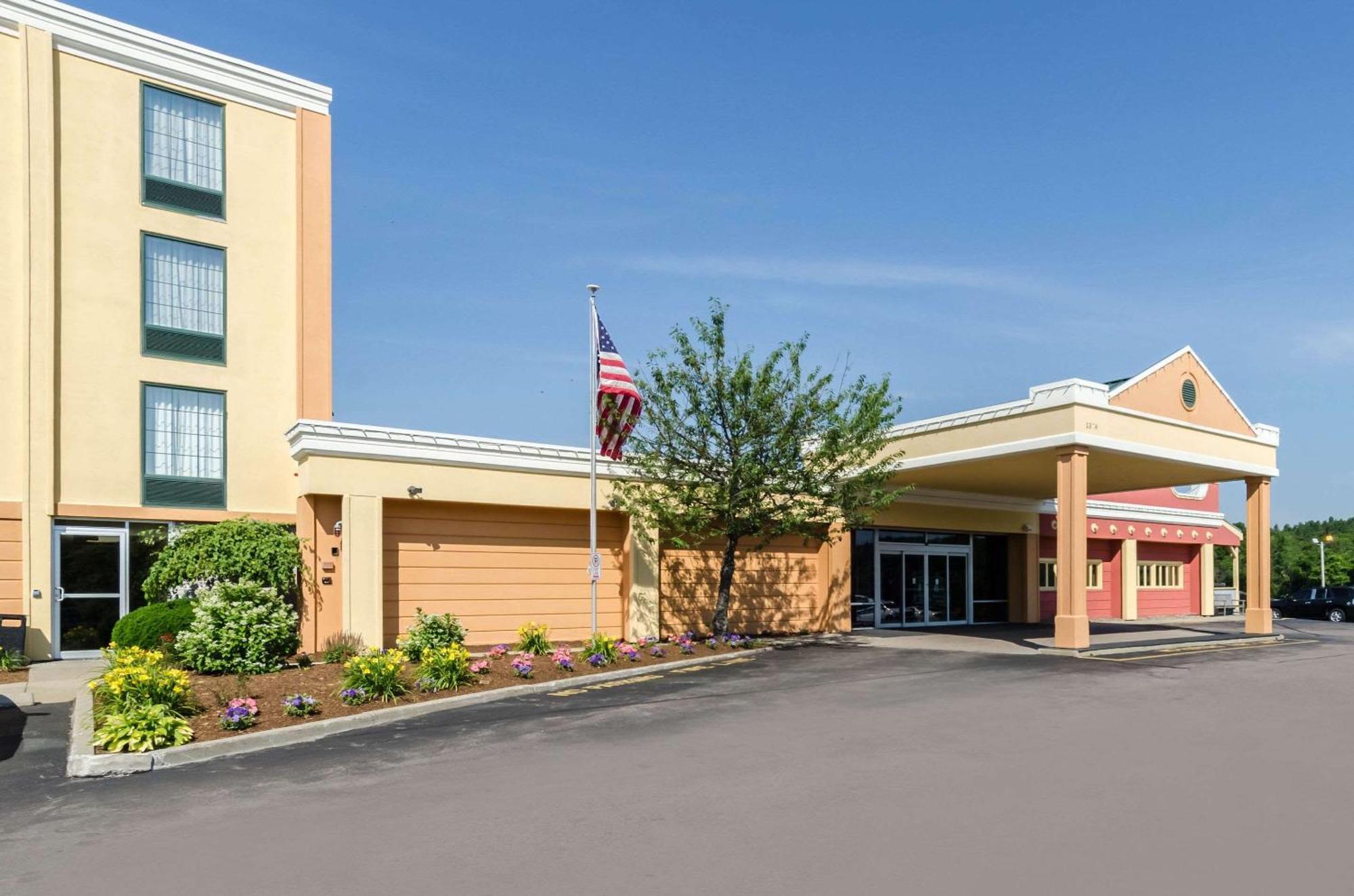 Comfort Inn Randolph-Boston Экстерьер фото