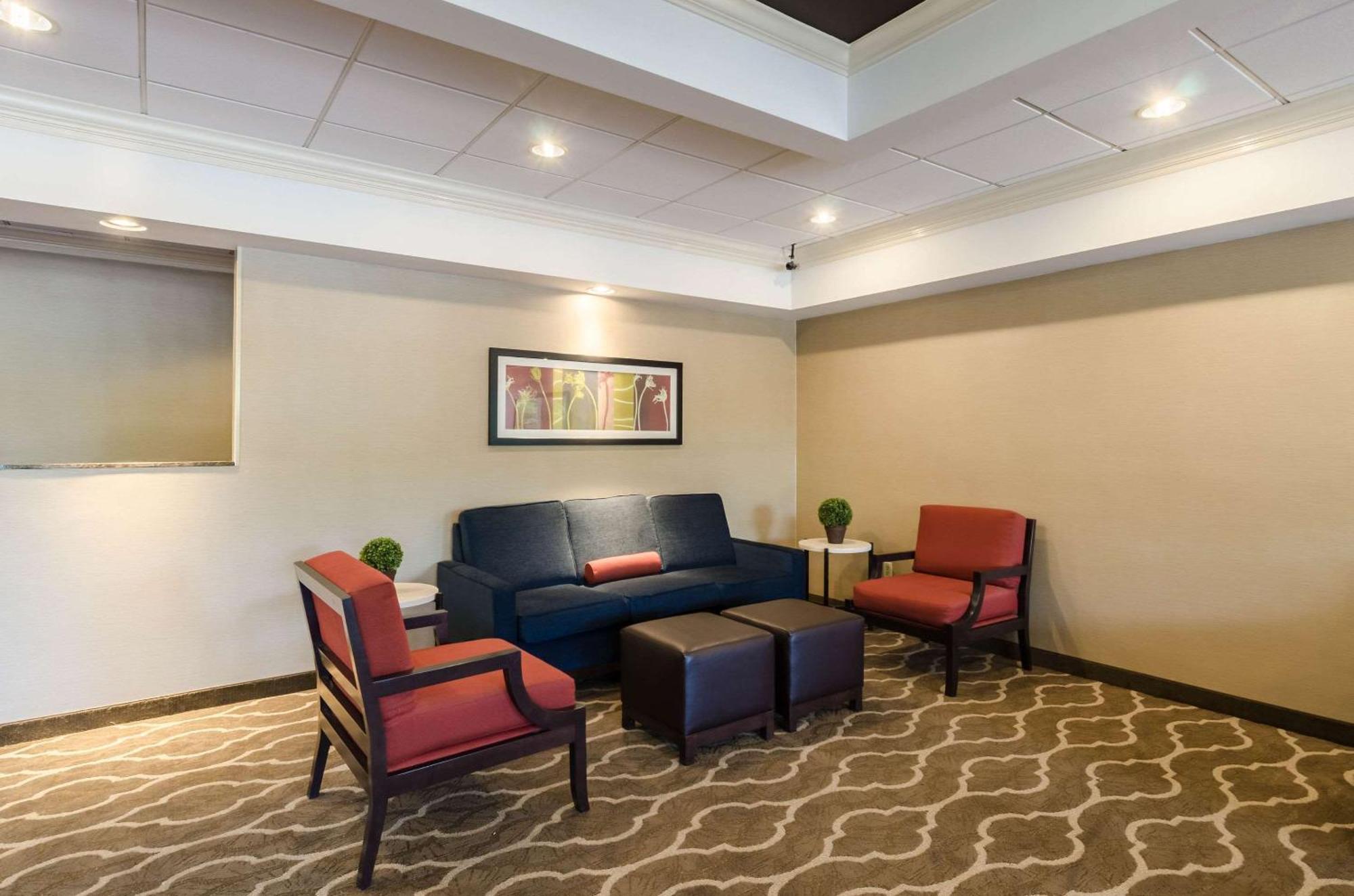 Comfort Inn Randolph-Boston Экстерьер фото