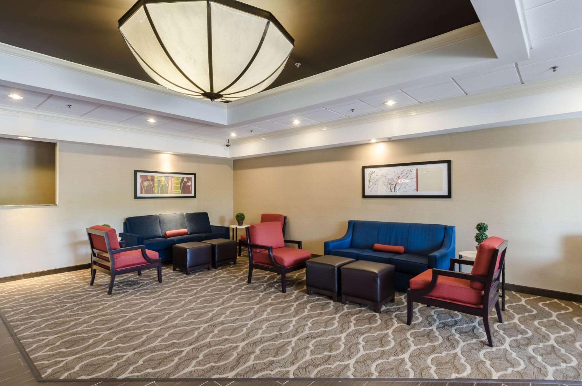 Comfort Inn Randolph-Boston Экстерьер фото
