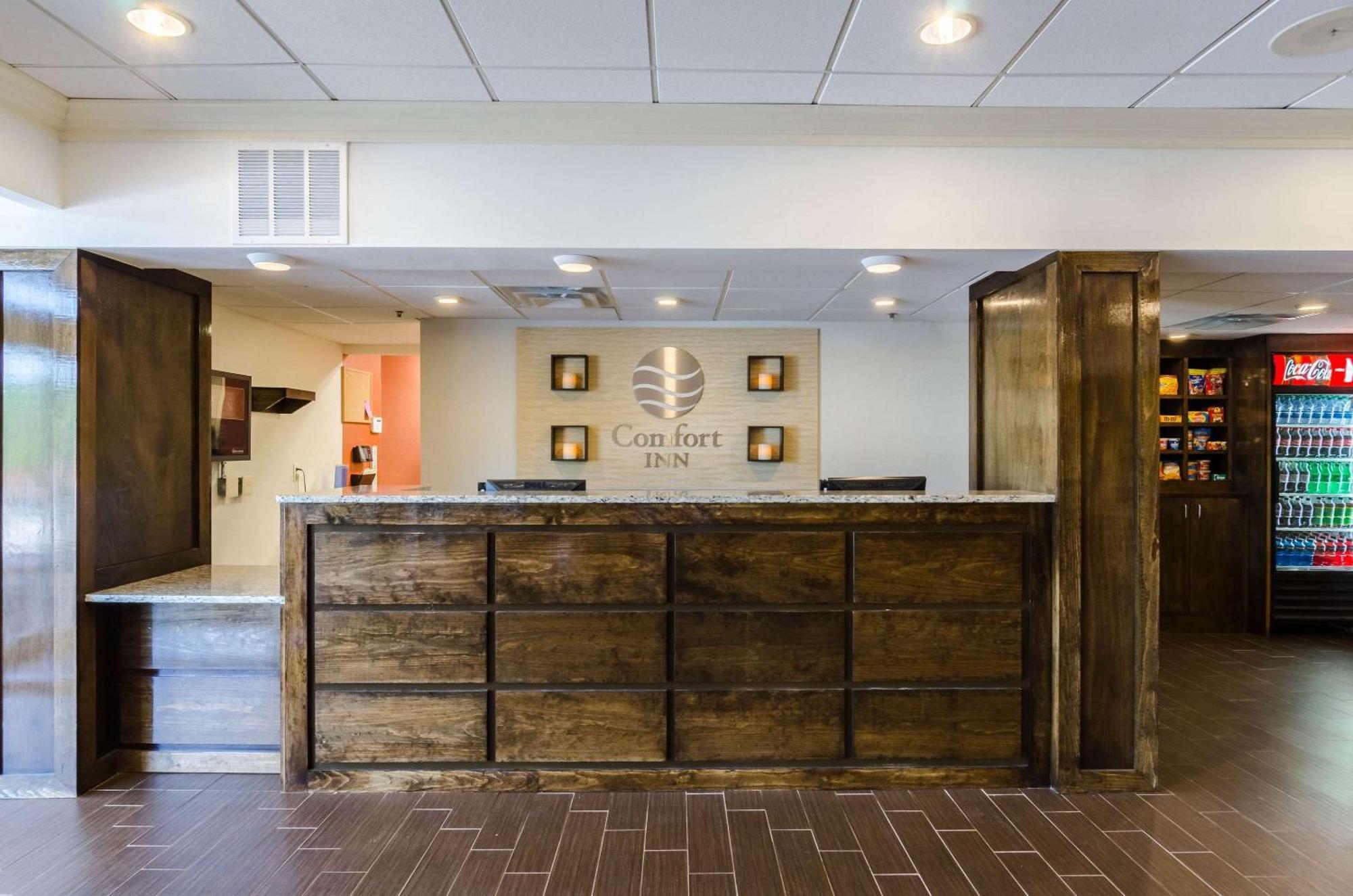 Comfort Inn Randolph-Boston Экстерьер фото
