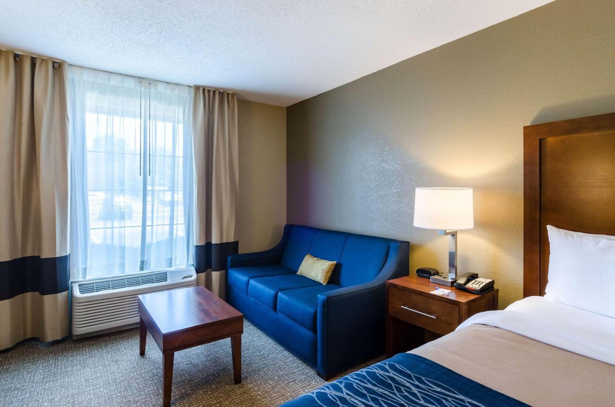 Comfort Inn Randolph-Boston Экстерьер фото