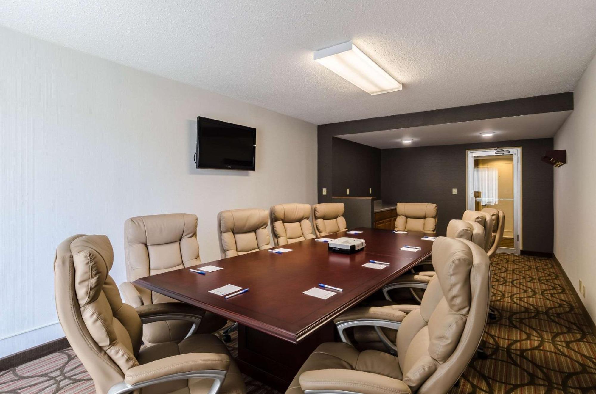 Comfort Inn Randolph-Boston Экстерьер фото